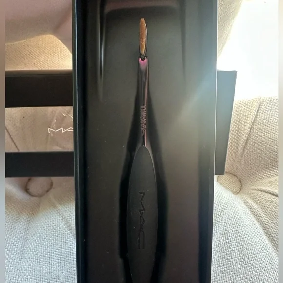 MAC Masterclass Linear 1 Brush (Mac Store Exclusive) - Picture 3 of 5